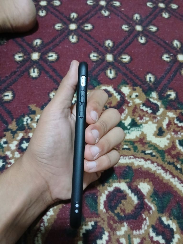 Iphone 6 100% almlyator xolati yaxshi chexol zaryadnik qoshjb beriladi