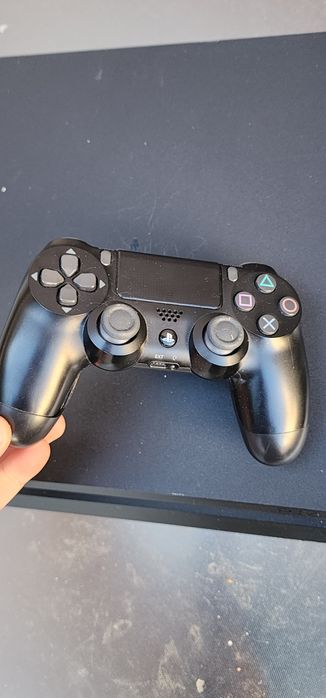 Vând Playstation 4 Slim 1TB