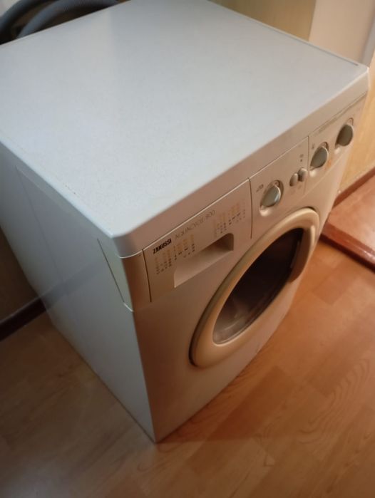 Продам стиральную машинку Zanussi