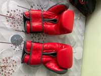 Боксерские перчатки фирмы Эверласт 12 размер,отличного качества.