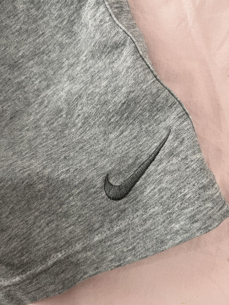 Лот дрехи на Nike Л размер