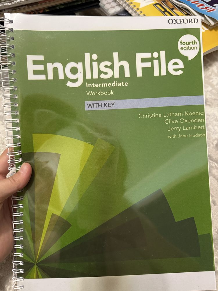 Продам книгу English file, уровень intermediate.