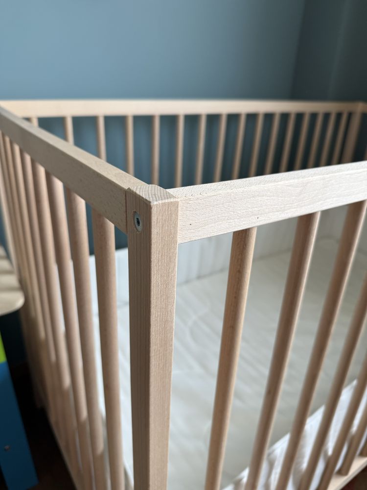 SNIGLAR бебешко креватче ikea с матрак и спално бельо