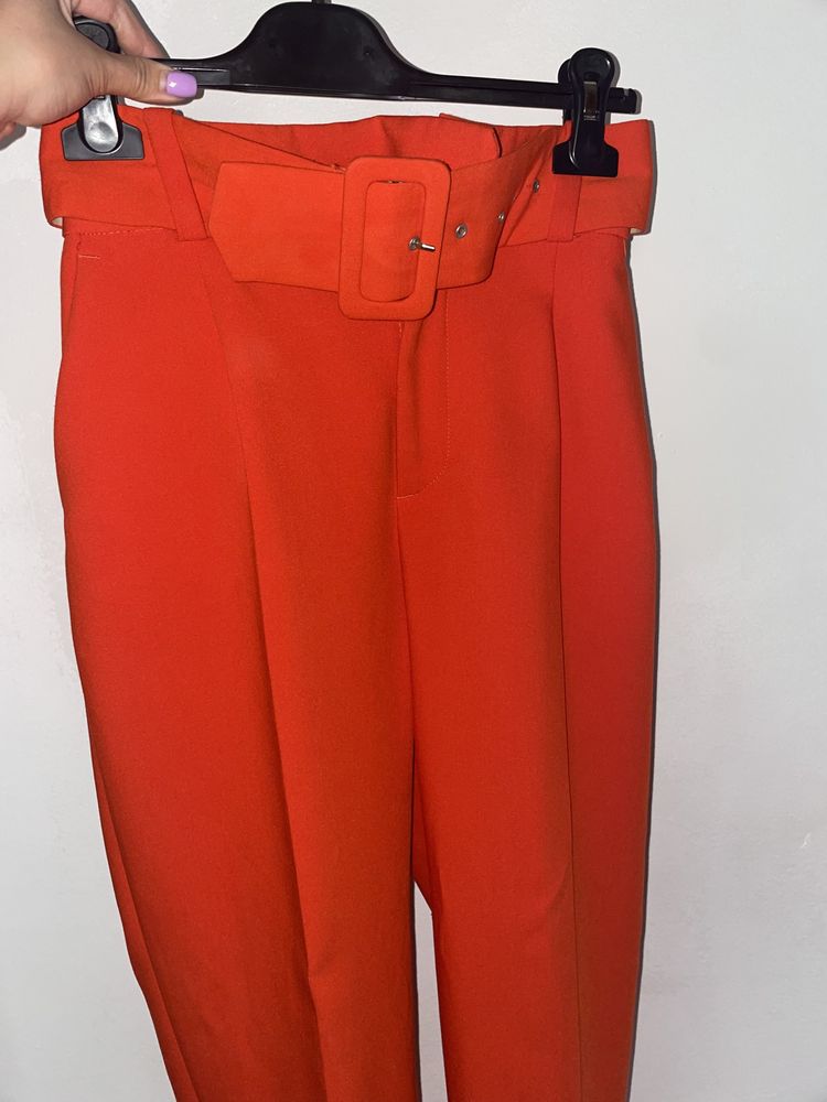 Pantaloni portocalii Zara