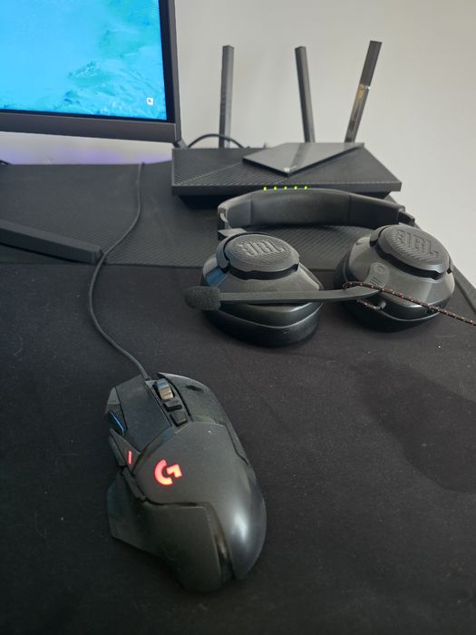 Vand schimb Unitate PC Gaming Pachet complet ( monitor +periferice)