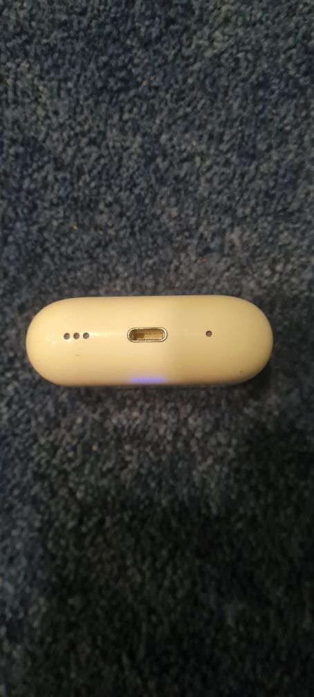 Airpods Pro със зарядно за айфон