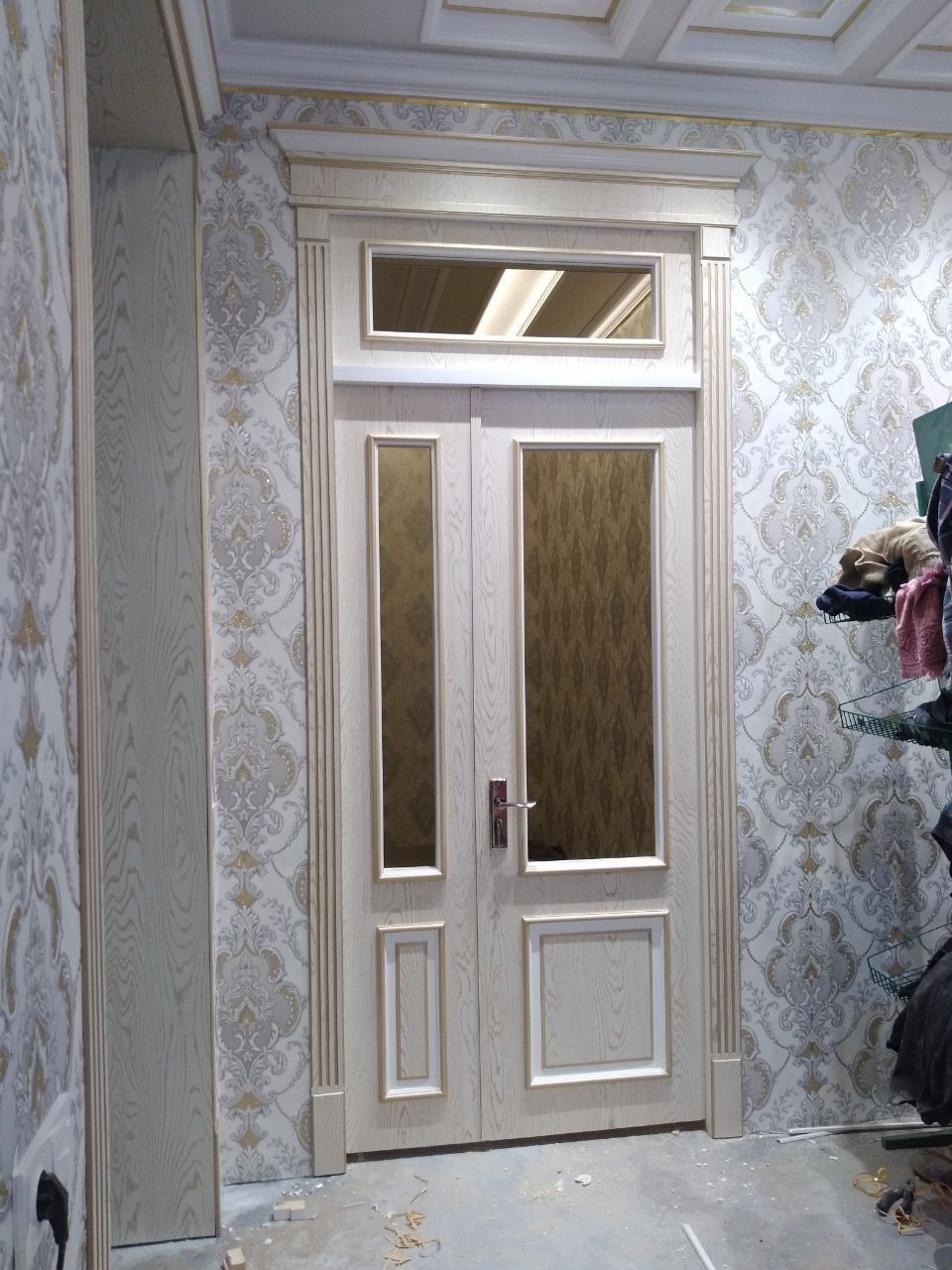 Salon men eshik rom yasayman zakazga ham yasaymiz olib borib ornatib b