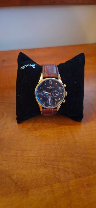 Продавам часовник JACQUES LEMANS 10 ATM