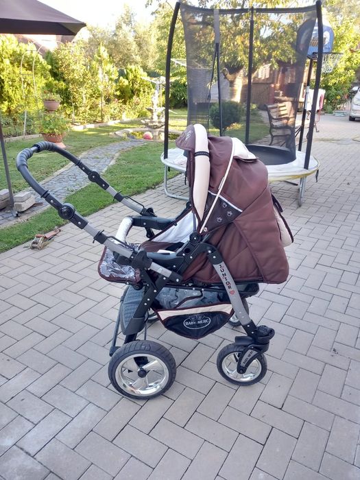 Cărucior Junior si scoica - utlizat stare foarte buna