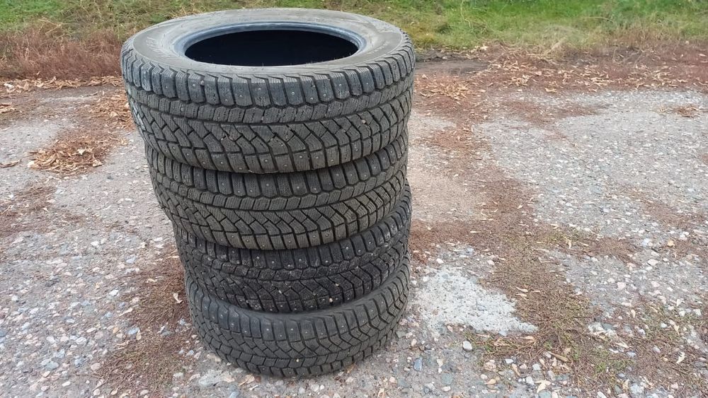 Продам комплект зимние резины