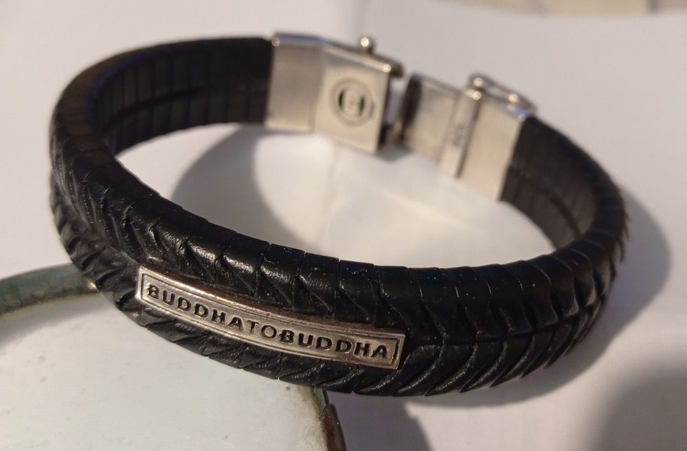 Vând sau schimb brățară Buddha to Buddha din argint și piele împletită