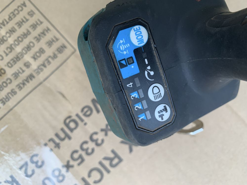 Makita DTW 300/2023г/безчетков ударен гайковерт