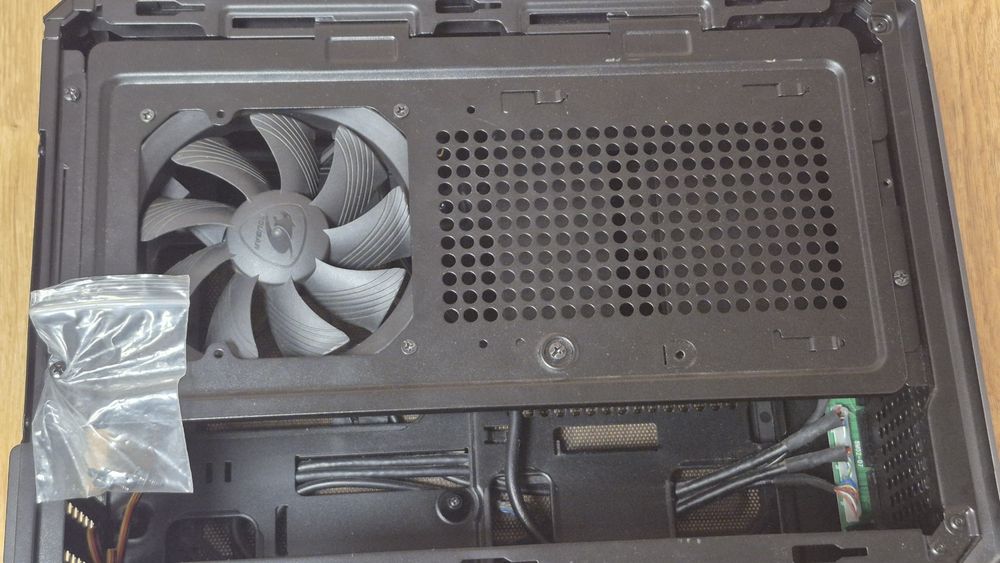 Компактна Компютърна Кутия Cougar QBX