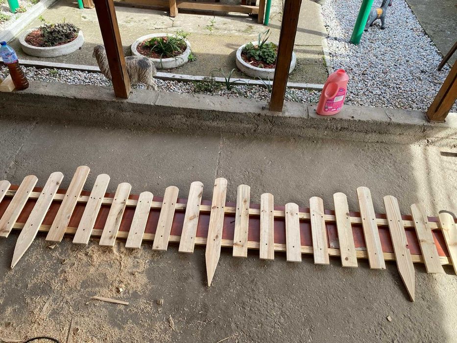 Дървена декоративна ограда