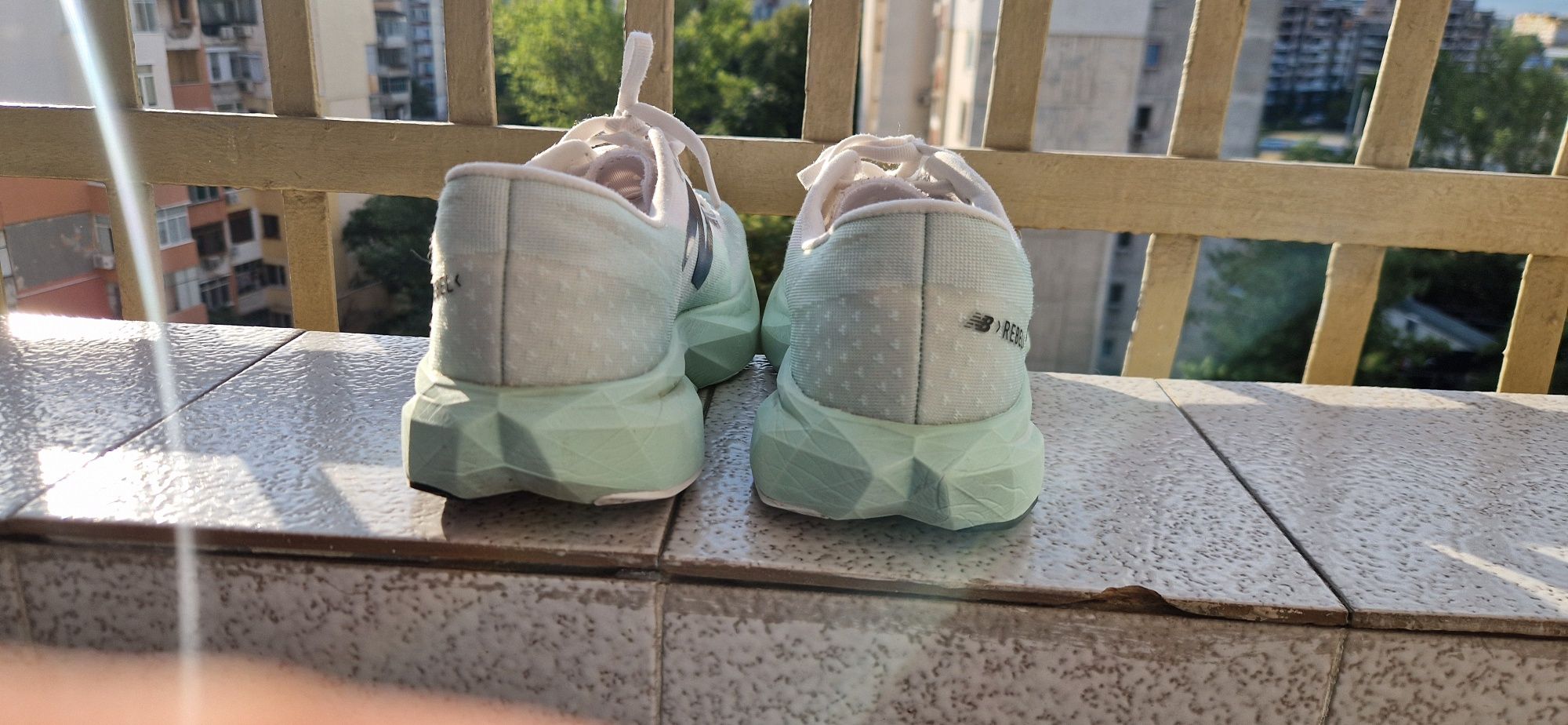 маратонки new balance
