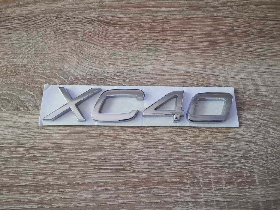 Волво Volvo XC 40 сребриста емблема лого