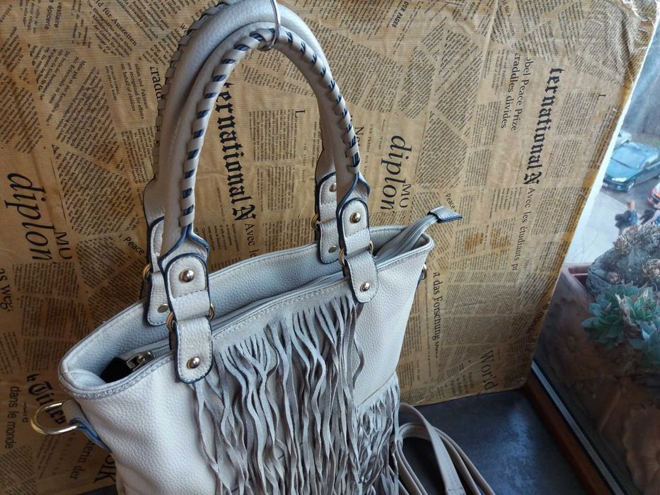 дамска чанта,бежова велурена торба с ресни