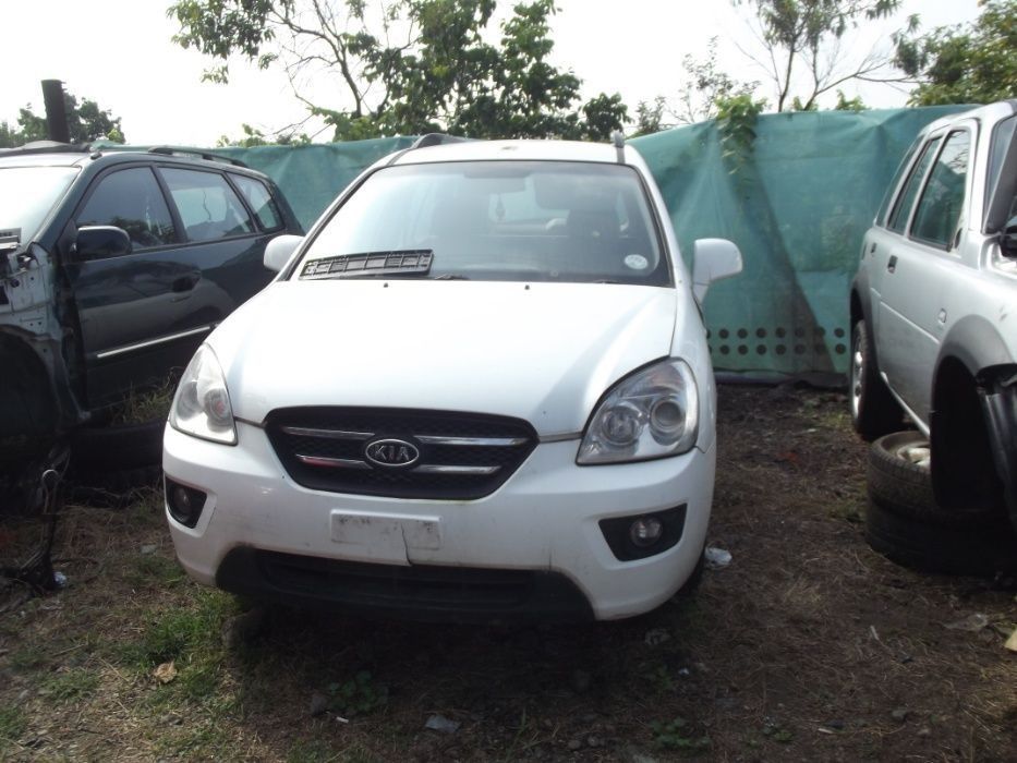 Dezmembrez Kia Carens motor 2.0crdi 140 cai 2008 cutie manuala