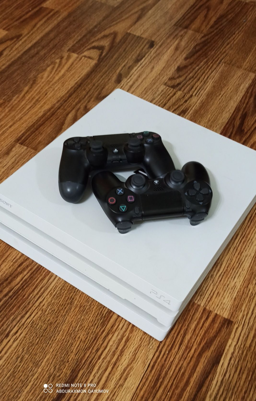 PlayStation 4 pro 1TB white srocho sotiladi