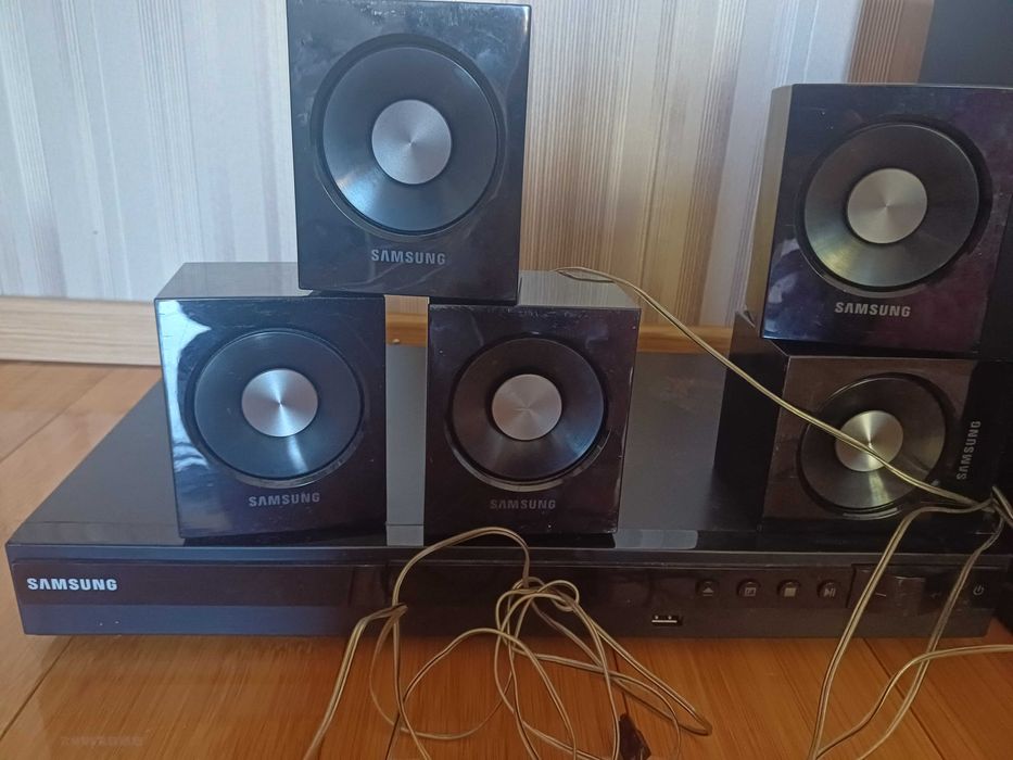 Vand un sistem home cinema Samsung