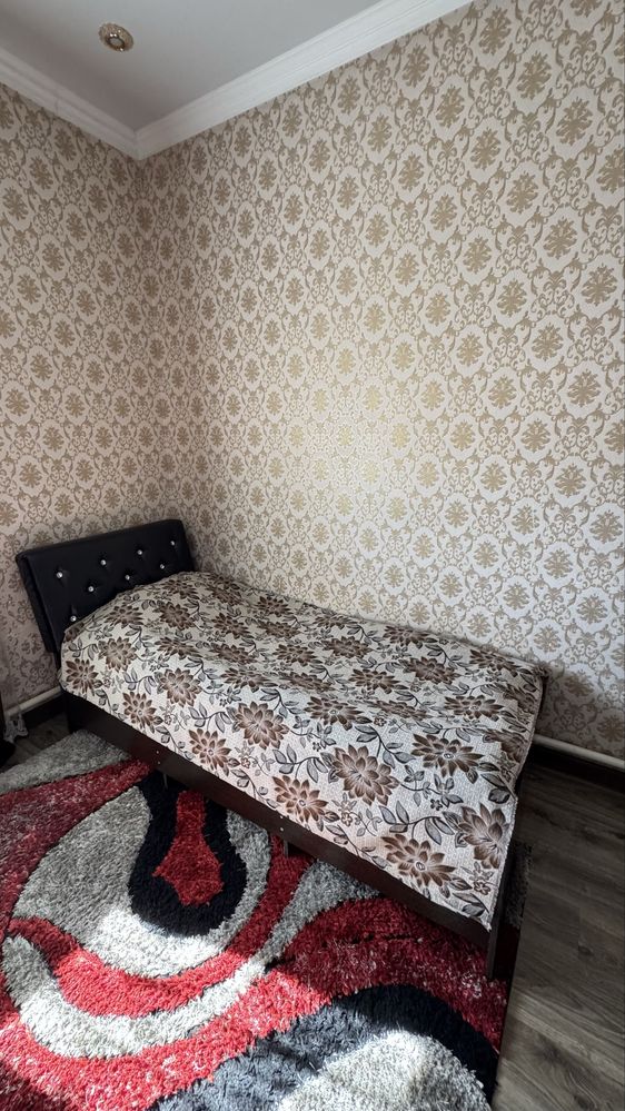 Продам кровать с матрасом