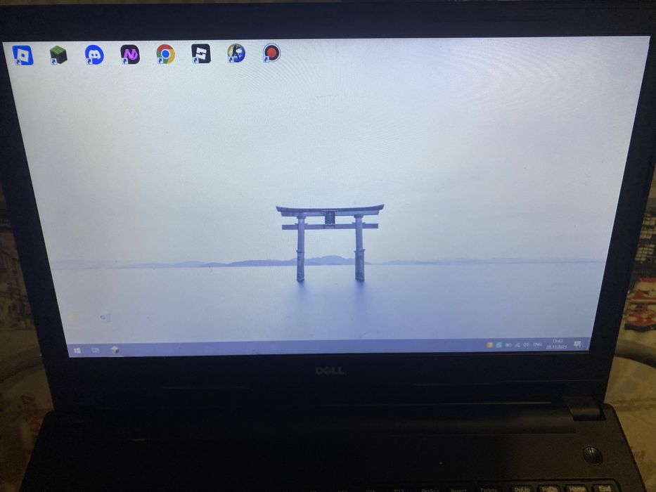 Ноутбук в хорошем состоянии (нет 1 кнопки а так целый)