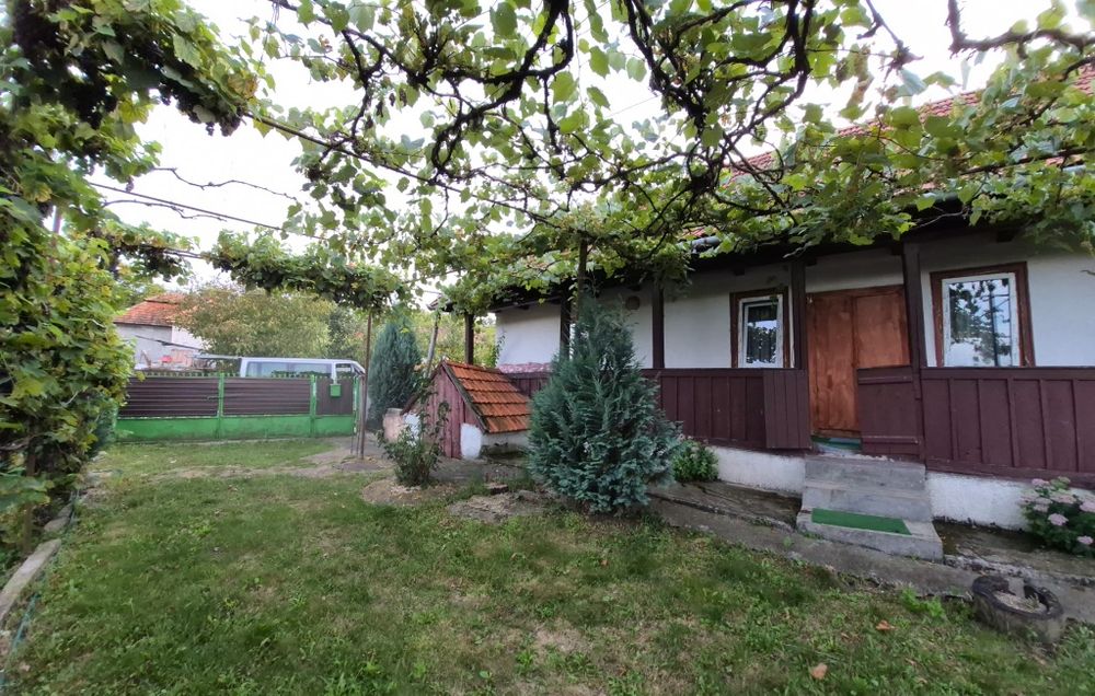 Casa de vânzare la tara