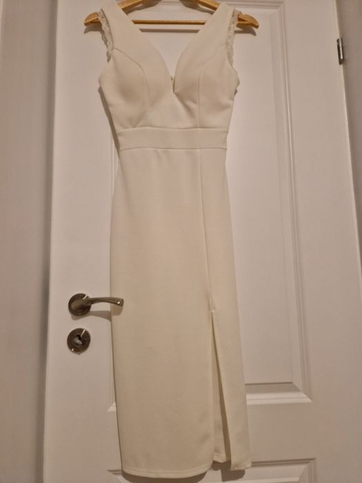 Rochie alba mulata decoltata