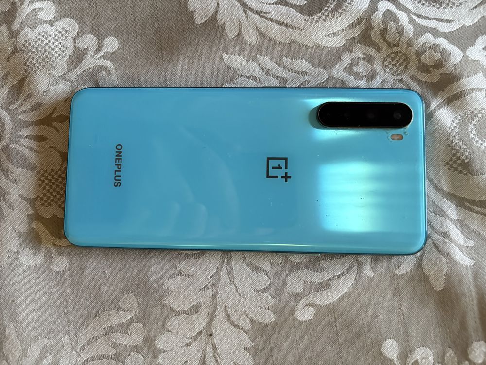 Telefon One Plus Nord