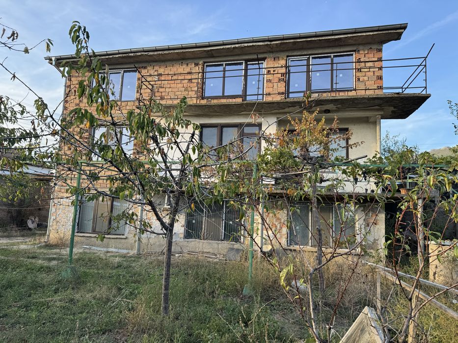 Продава се Къща в Казанлък - 300 кв.м за 405 €/кв.м - Снимка #1