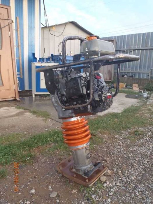 De inchiriat, mai compactor, bobcat, miniexcavator, bascula 24t, etc