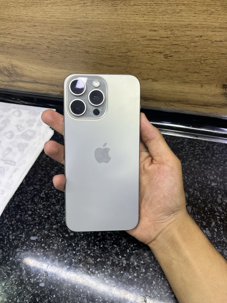 Iphone 15 pro max  780$