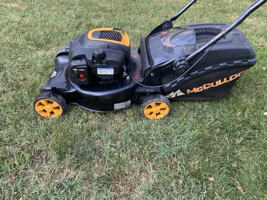 Masina de tuns iarba Briggs Stratton