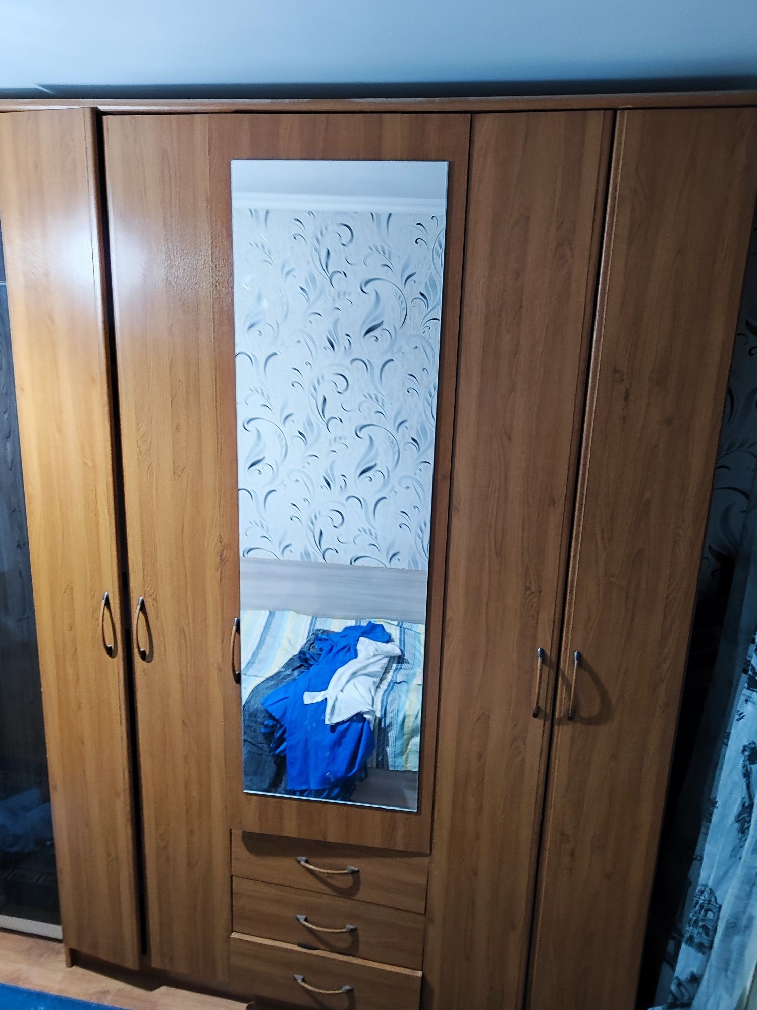 Продам срочно Шкаф