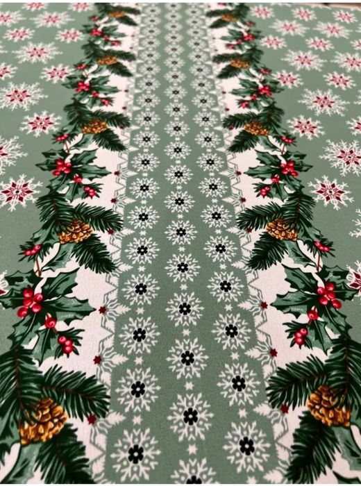 Продам новогоднюю скатерть.Отличный подарок к новому году