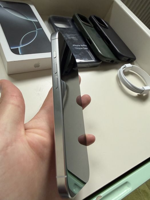 Iphone 16 Pro / 128GB E-SIM