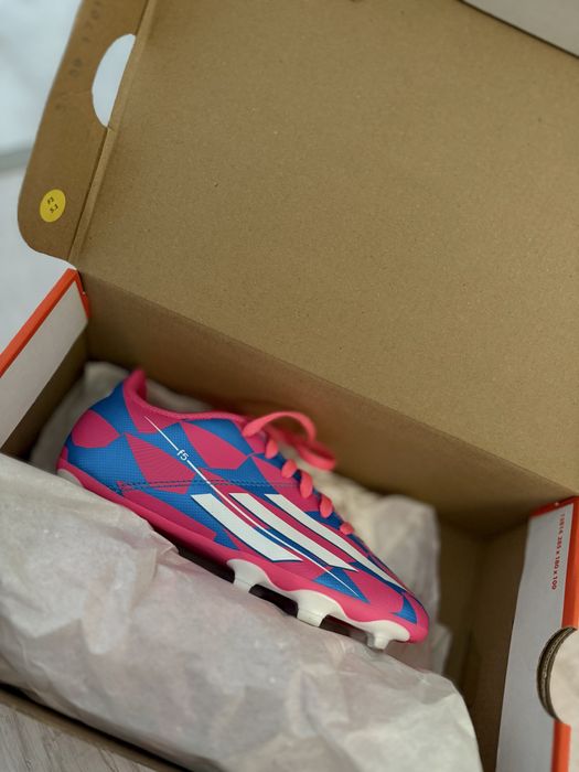 Детски футболни бутонки adidas