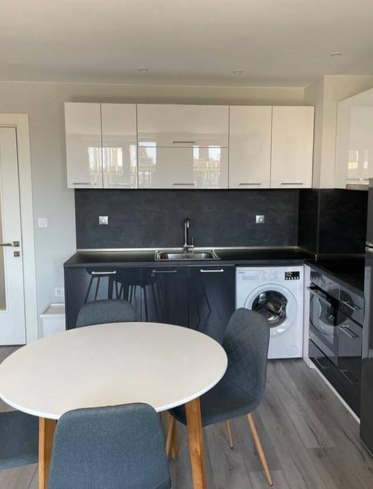 Двустаен апартамент в кв. Христо Смирненски / С ПАРКОМЯСТО!!!