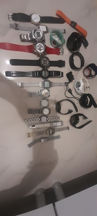 Vand toate ceasurile la un pret bun