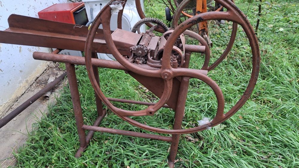 siscorniță pentru tocat strujeni