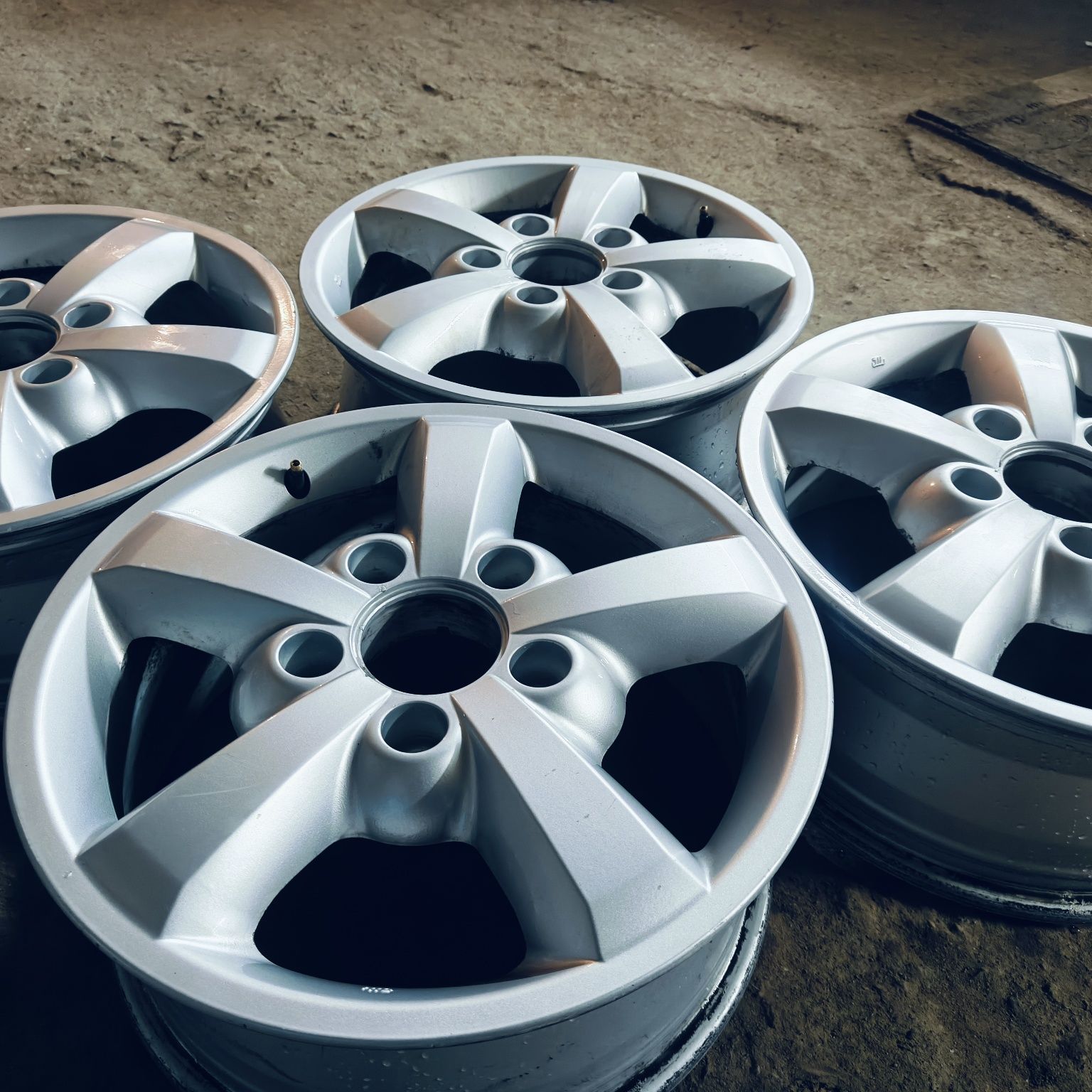 Niva R17 PCD 5 *139,7 Комплект легкосплавных дисков с резиной 215/55