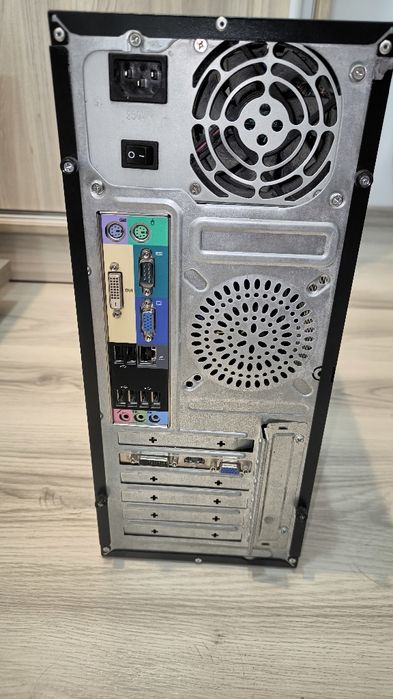 Vând PC folosit , si monitor AOC, pret negociabil