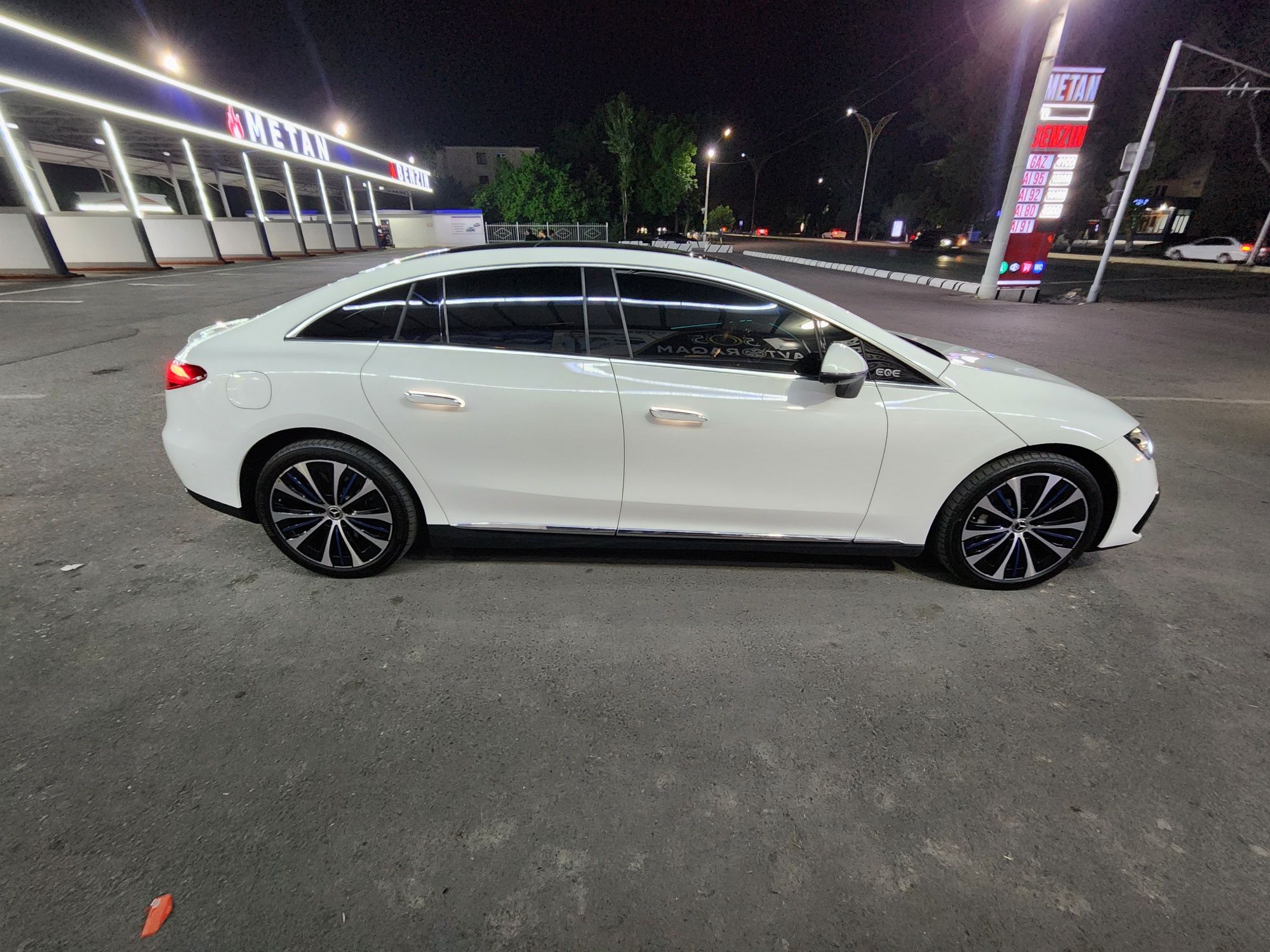 Mercedes-Benz EQE350+