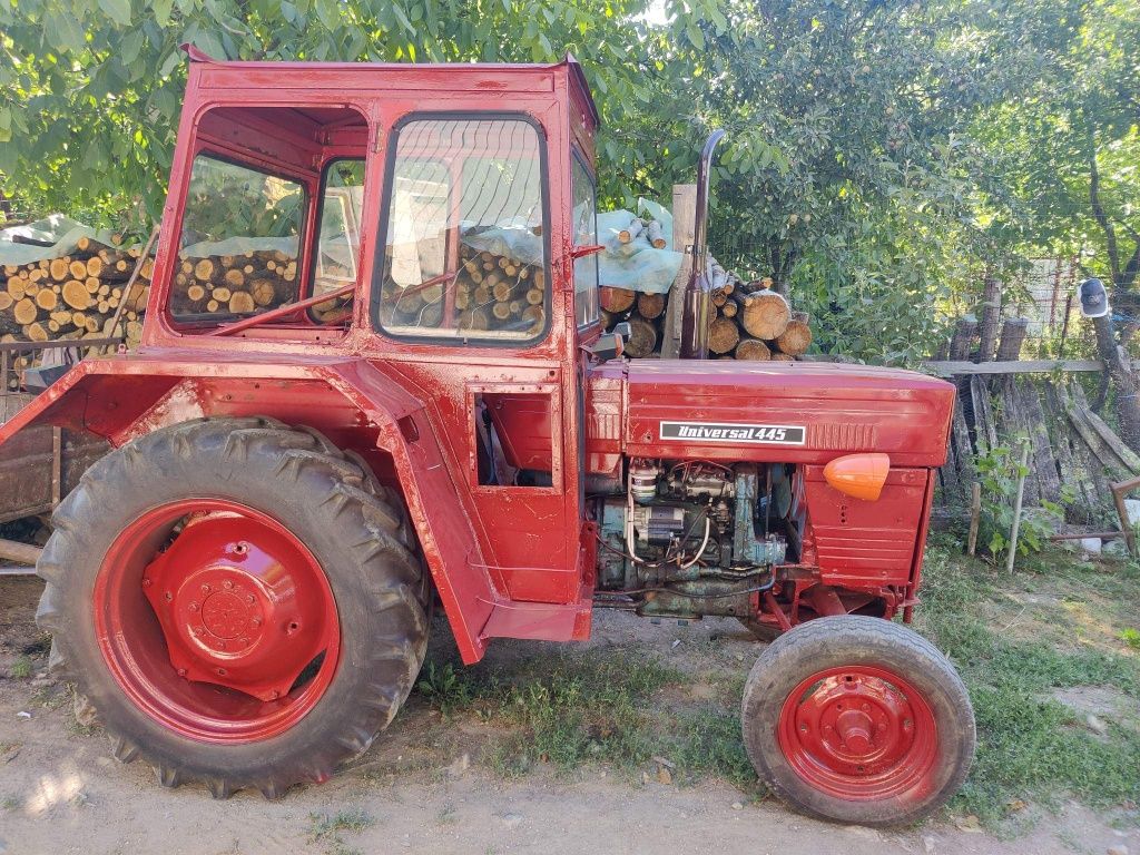 Tractor universal 445 utb