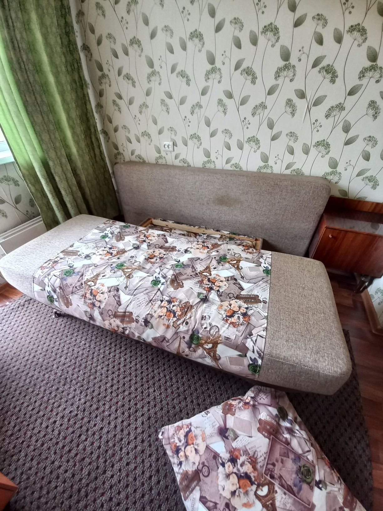 Диван и кресло в отличном состоянии.
