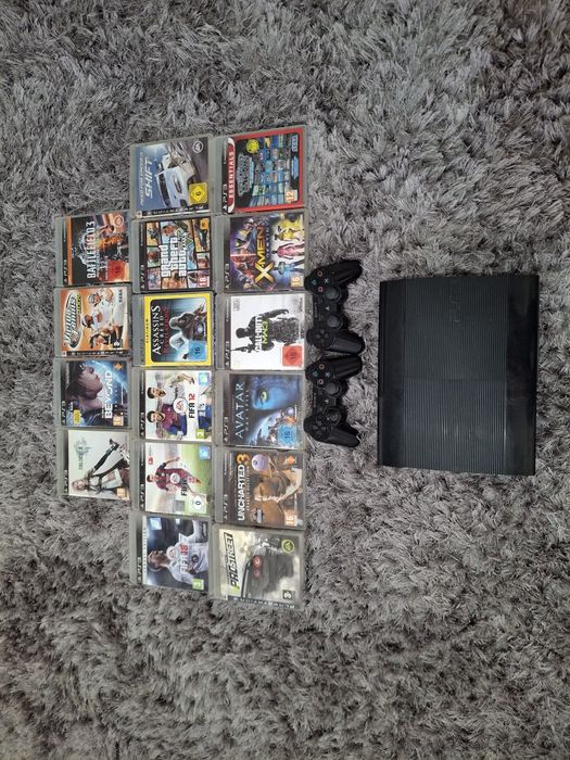Vând ps3 super slim cu 2 controlere și cu jocuri