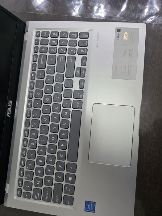 Laptop Asus x515M arata ca nou