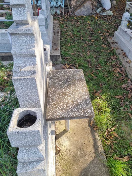 Vând monument funerar in sat Cerchejeni