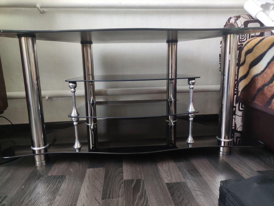 Стеклянная тумба/стол под телевизор