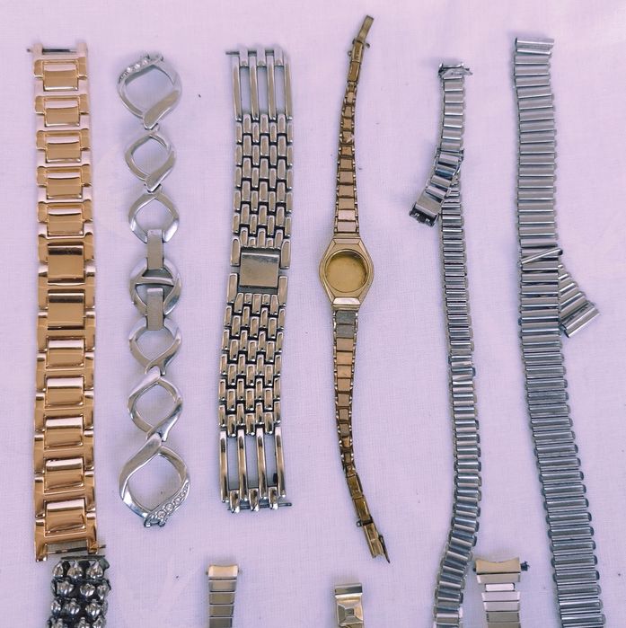 Brățări pentru ceasuri de mână de damă, din metal, diferite marimi.